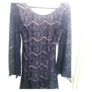 Lace dress with sleeves